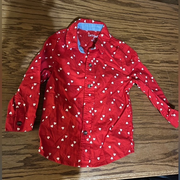 Long-sleeved button-up, red with little white hearts all over- size 3T - Picture 4 of 4